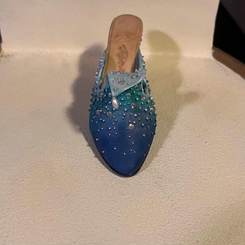 Just the Right Shoe The Wave Raine Willits Design Collectible